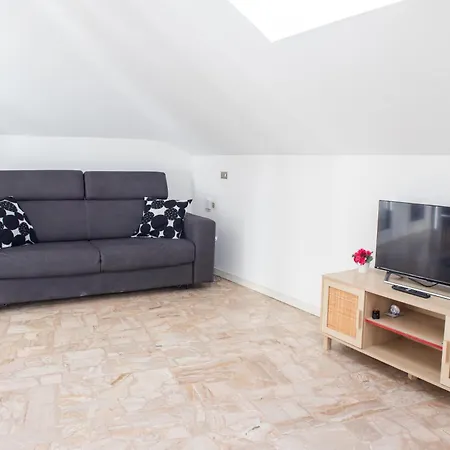Lejlighed Skyview - Penthouse Few Steps From Metro