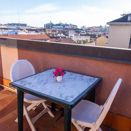 Skyview - Penthouse Few Steps From Metro Apartment